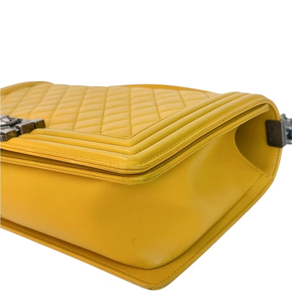 Chanel   Quilted New Medium Boy Flap Bag in yellow - Picture 8 of 16